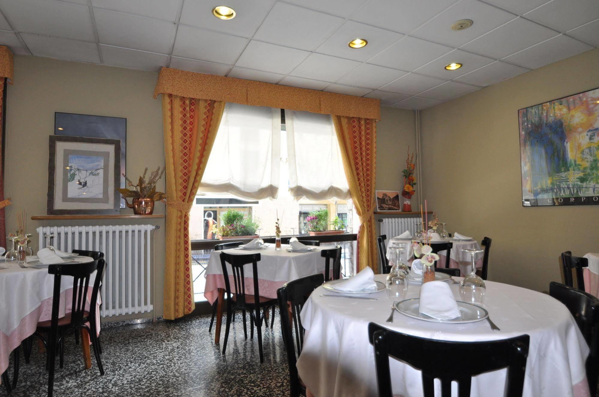 Yomo Petit Paris Hotel เอิงคาม ภายนอก รูปภาพ
